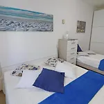 With Wi-fi, Air Conditioning And Balcony; Pets Allowed Feriehus