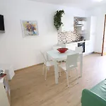 With Wi-fi, Air Conditioning And Balcony; Pets Allowed Feriehus