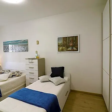 With Wi-fi, Air Conditioning And Balcony; Pets Allowed * Otrante