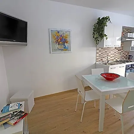Hébergement de vacances With Wi-fi, Air Conditioning And Balcony; Pets Allowed *