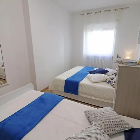 別荘 Holiday With Wi-fi, Air Conditioning And Balcony; Pets Allowed オートラント