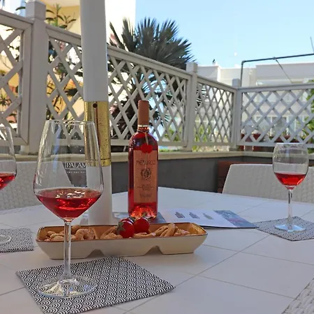 Holiday With Wi-fi, Air Conditioning And Balcony; Pets Allowed 別荘 オートラント