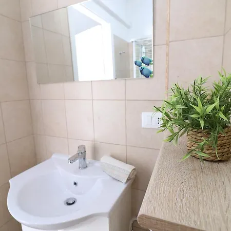 With Wi-fi, Air Conditioning And Balcony; Pets Allowed * Otranto