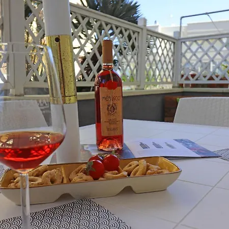 別荘 Holiday With Wi-fi, Air Conditioning And Balcony; Pets Allowed