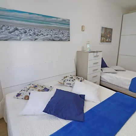 With Wi-fi, Air Conditioning And Balcony; Pets Allowed Nyaraló